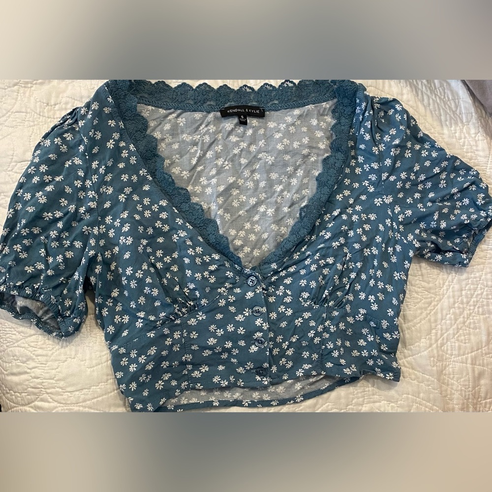 PacSun Kendall & Kylie Blue Floral button top size S